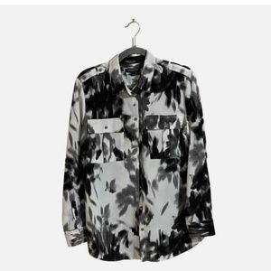 Banana Republic Medium Dillon Black & White Button Down shirt